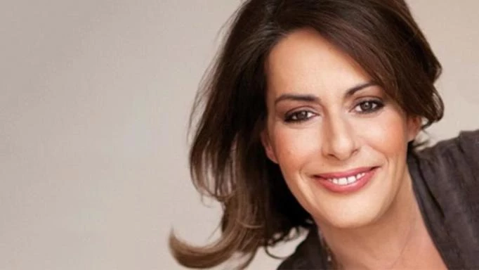 Αυτή την ώρα το τελευταίο αντίο στη Ρίκα Βαγιάνη -Συγκλονισμένοι φίλοι και συνάδελφοι (εικόνες)